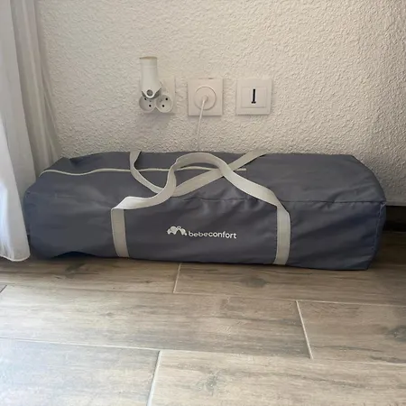 Joli T2 Proche Du Centre, En Rez-de-chaussee Pour 4 A 5 Personnes, Terrasse, Wi-fi, Parking Lejlighed