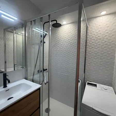 Joli T2 Proche Du Centre, En Rez-de-chaussee Pour 4 A 5 Personnes, Terrasse, Wi-fi, Parking