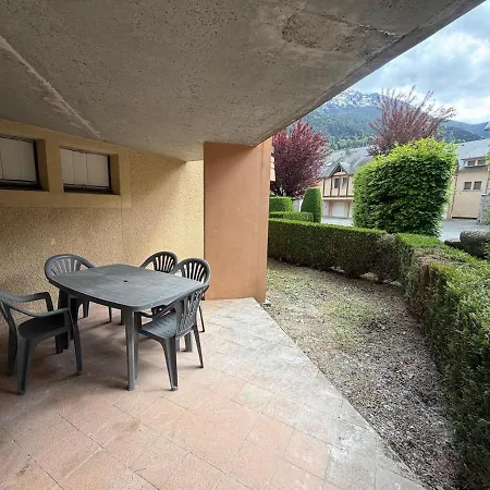 Joli T2 Proche Du Centre, En Rez-de-chaussee Pour 4 A 5 Personnes, Terrasse, Wi-fi, Parking * Saint-Lary-Soulan