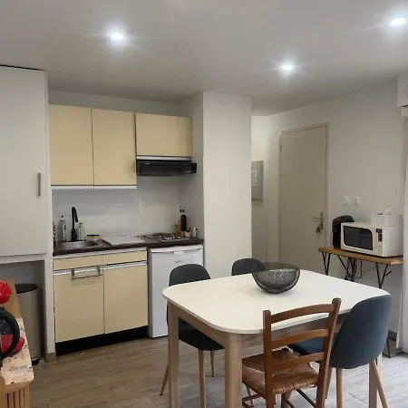 Joli T2 Proche Du Centre, En Rez-de-chaussee Pour 4 A 5 Personnes, Terrasse, Wi-fi, Parking Lejlighed *